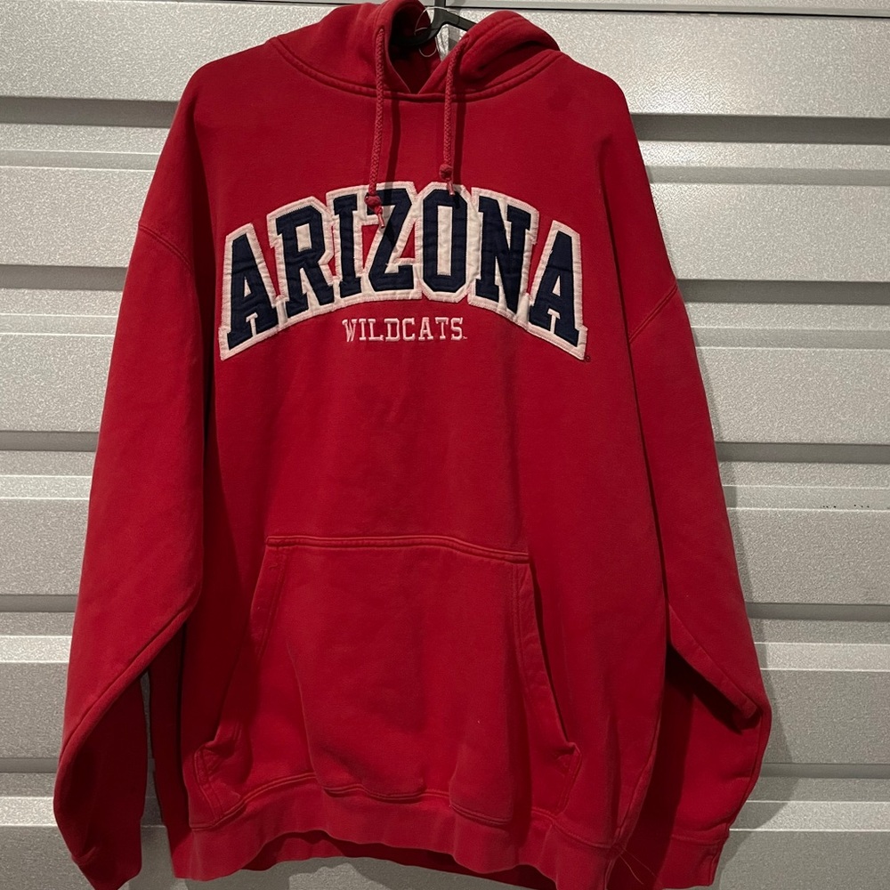 Vintage Embroidered Arizona wildcats hoodie